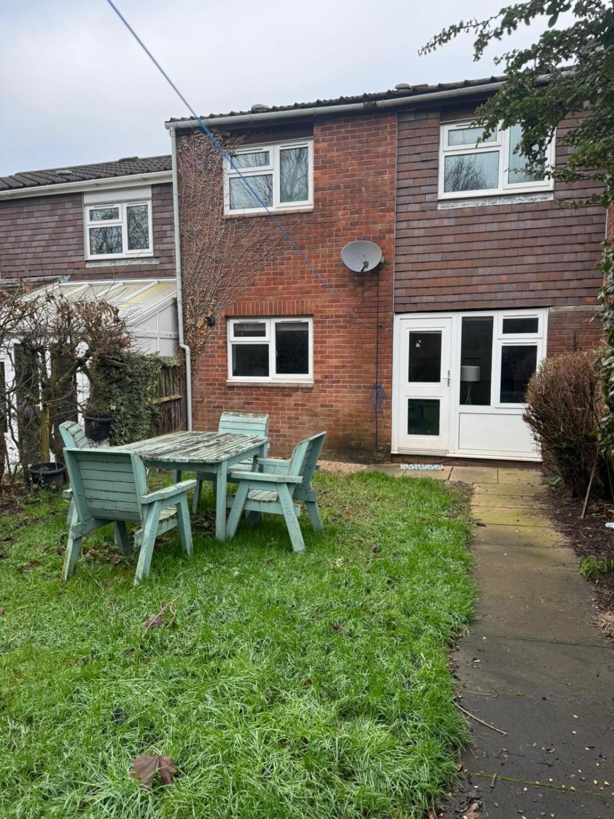Large 2 Bedroom House Wombridge Exterior photo