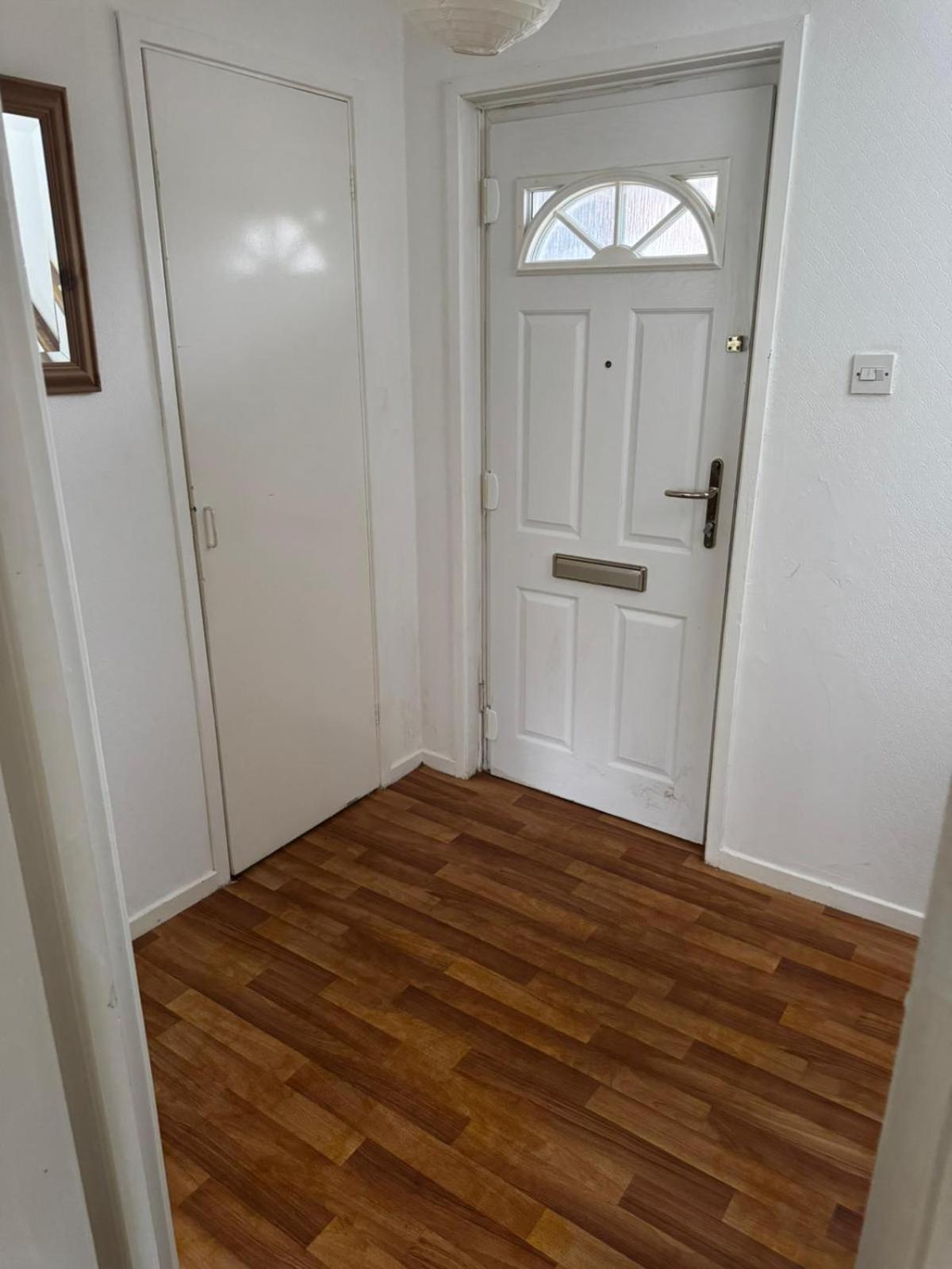 Large 2 Bedroom House Wombridge Exterior photo
