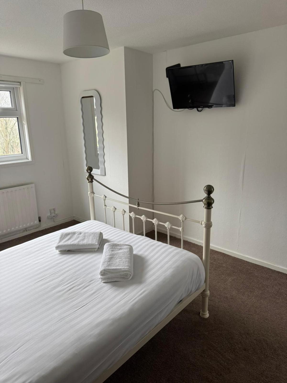 Large 2 Bedroom House Wombridge Exterior photo