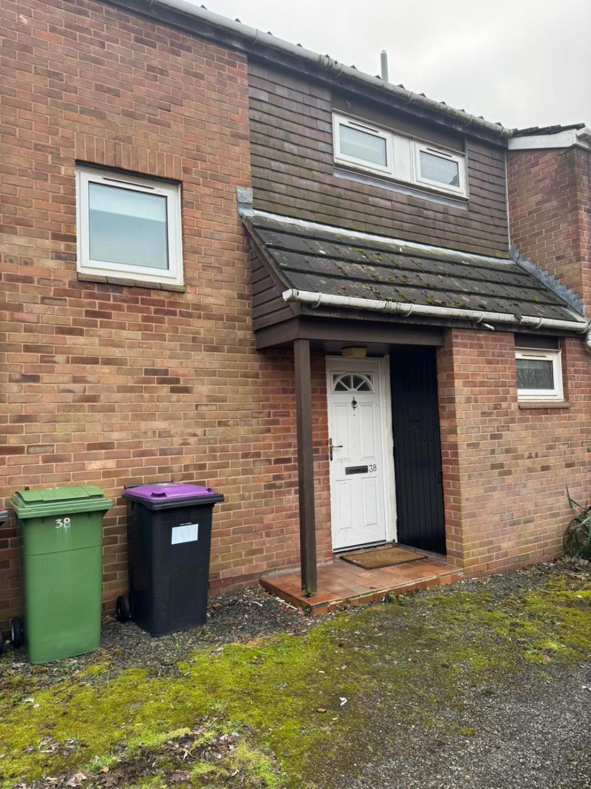 Large 2 Bedroom House Wombridge Exterior photo